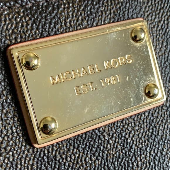 Michael Kors Logo Wristlet Wallet - Picture 4 of 4